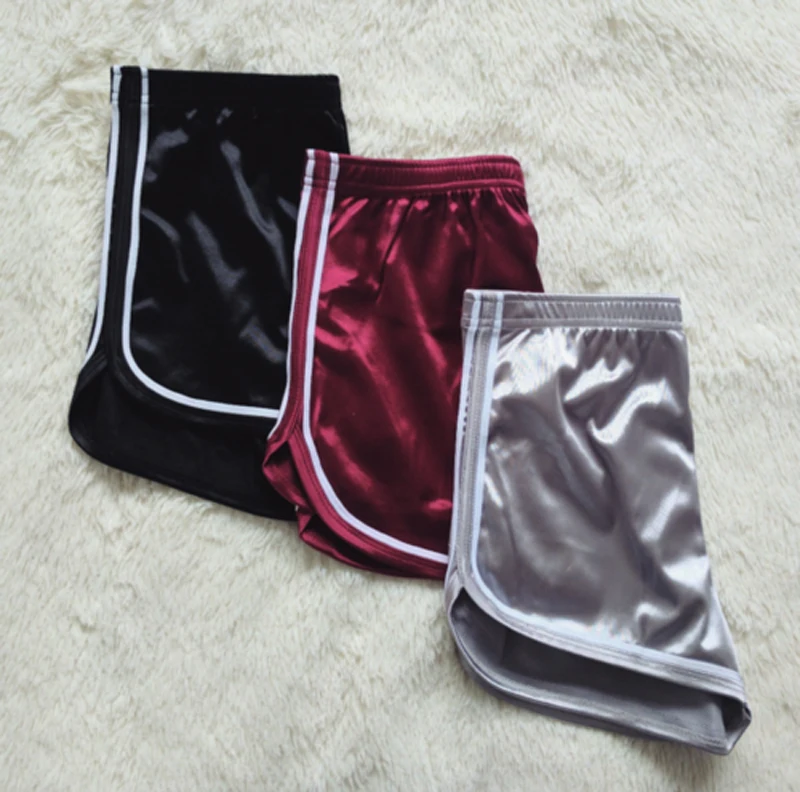 Short de sport en satin pour femmes et filles, pom-pom girl, pantalon court, décontracté, coupe régulière, entraînement, plage, été