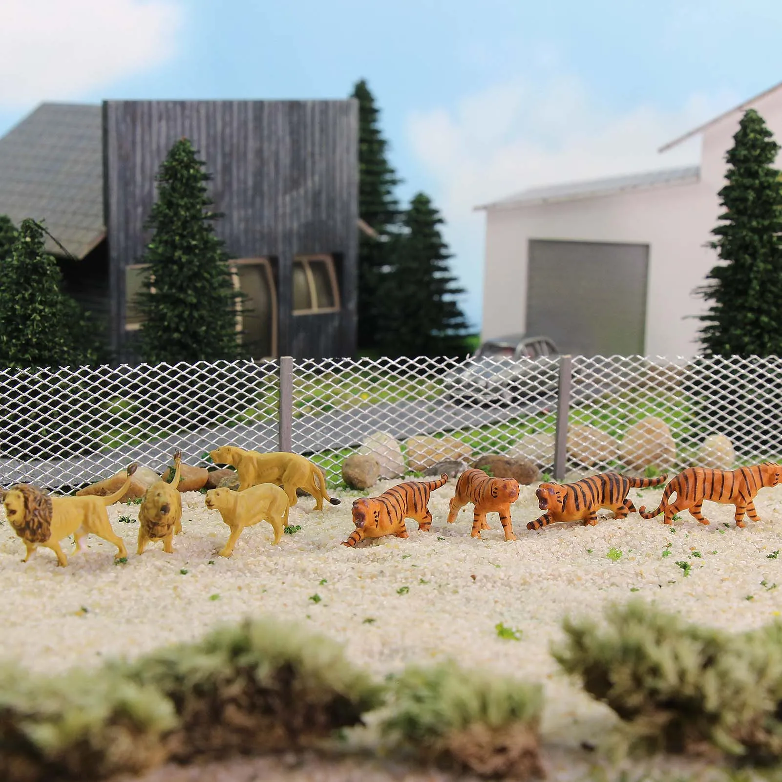 Evemodel Animals 12pcs Model Railway HO Scale 1:87 Painted PVC Tigers Lions Wild Animal Zoo Layout AN8715