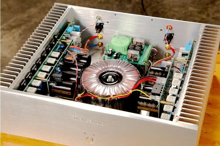 FM801วงจรคู่250W Luxury Post Stage เครื่องขยายเสียง