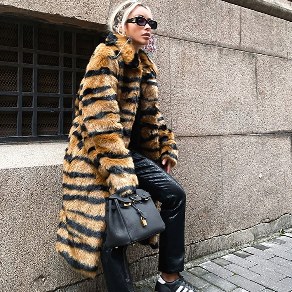 Winter New Womens High Quality Faux Fur Coat Luxury Long Fur Coat Loose Fahion Lapel OverCoat Thick Warm Tiger Print Plush Coats