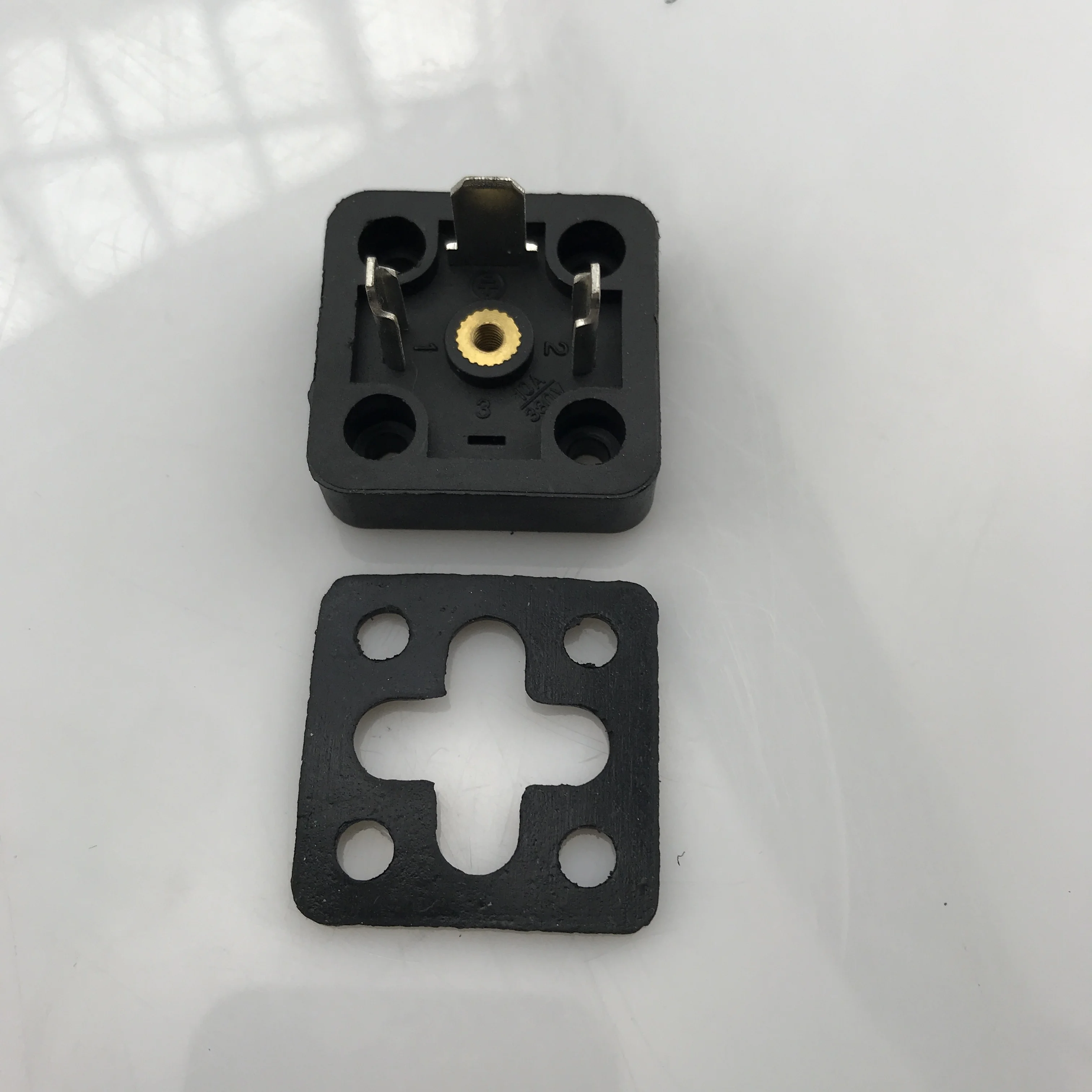 DIN43650A three-core four-core junction box base solenoid valve coil