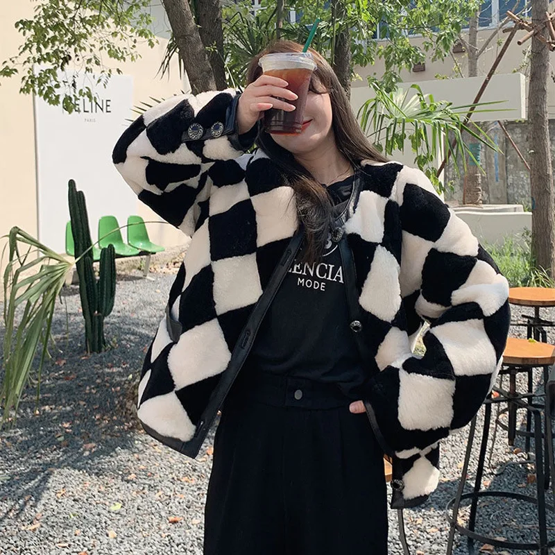 Winter Coats Woman Trend 2024 Fashion Black and White Grid Short O-Neck Loose Shearling Jackets Female Lamb Wool Sheepskin Coat