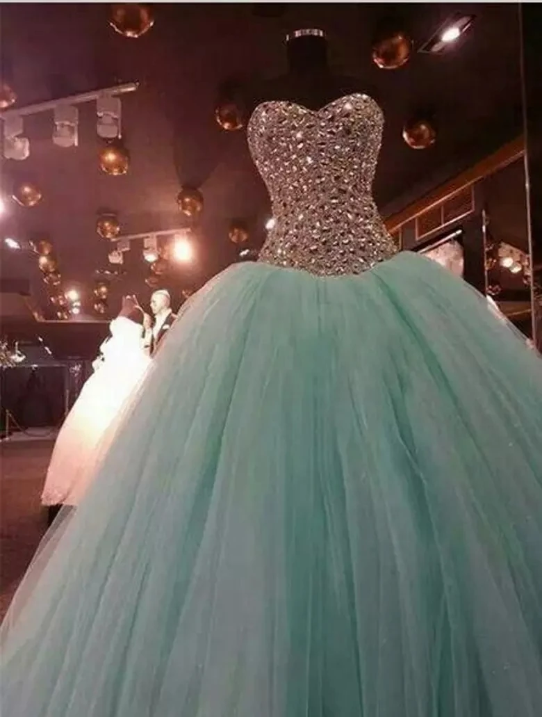 

Sexy Sweetheart Ball Gown Quinceanera Dresses For 15 Years Sparkly Crystals Vestidos De 15 Anos Tulle Birthday Party Gowns