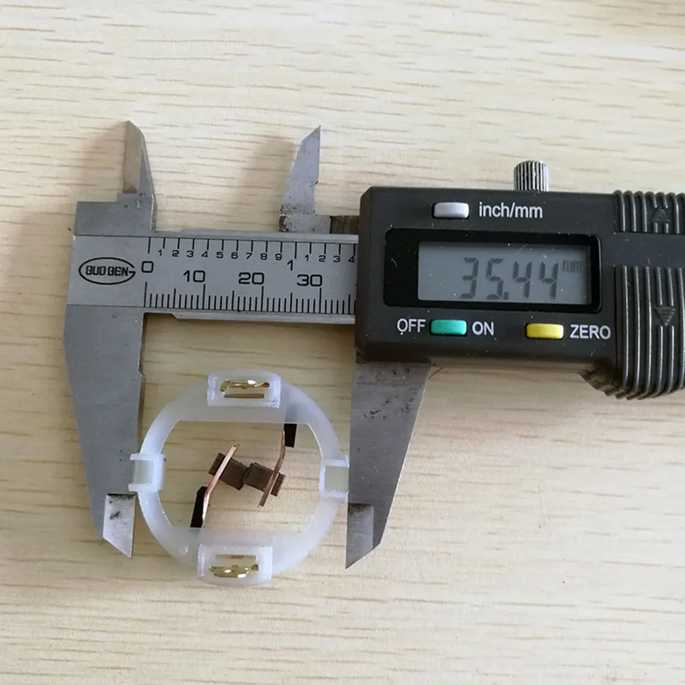 ที่ห้อยแปรงคาร์บอนมอเตอร์ RS550 4ชิ้นสำหรับรถ Bosch RS540 545จอ DC HC683LG