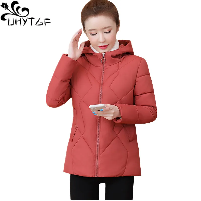 

UHYTGF Elegant Student Short Jacket Women Hooded Down Cotton Casual Winter Coat Female Wild Big Size Outerwear Parka Female 1084