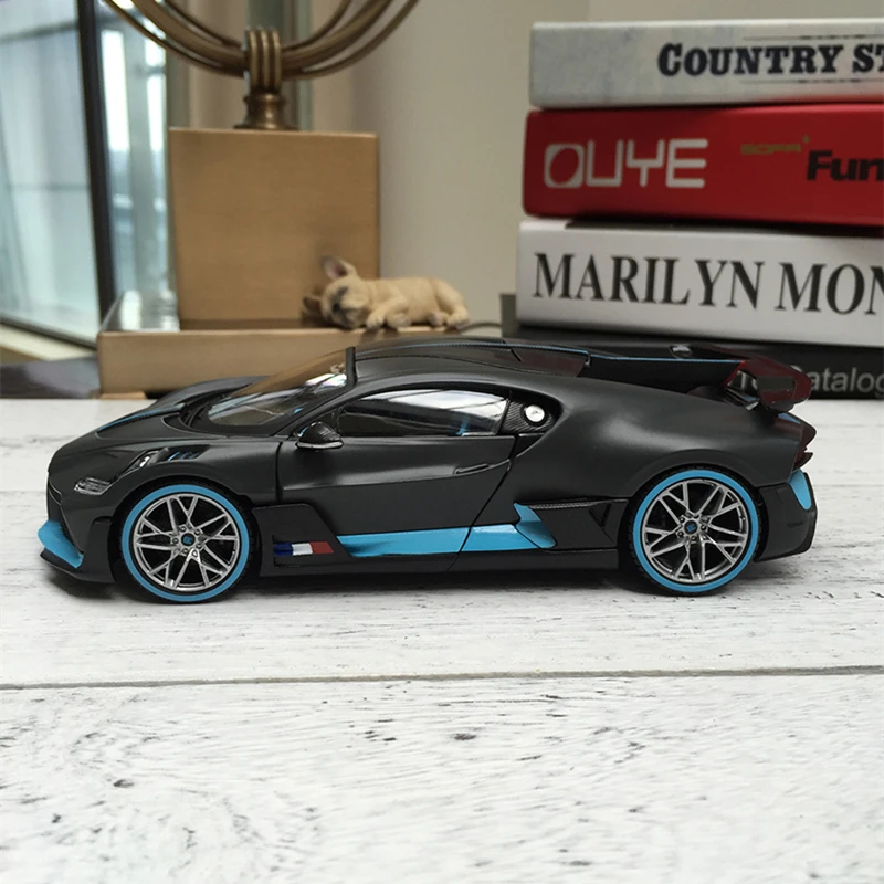 Maisto 1:24 Bugatti Divo Roadster simulation alloy car model collection gift toy