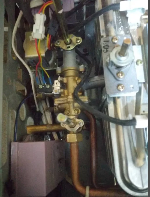 سخان المياه الغاز النحاس صمام التحكم الأساسية البلاستيك الأبيض غطاء تغليف قطعة 20 قطعة/الوحدة OD = 11.44 مللي متر