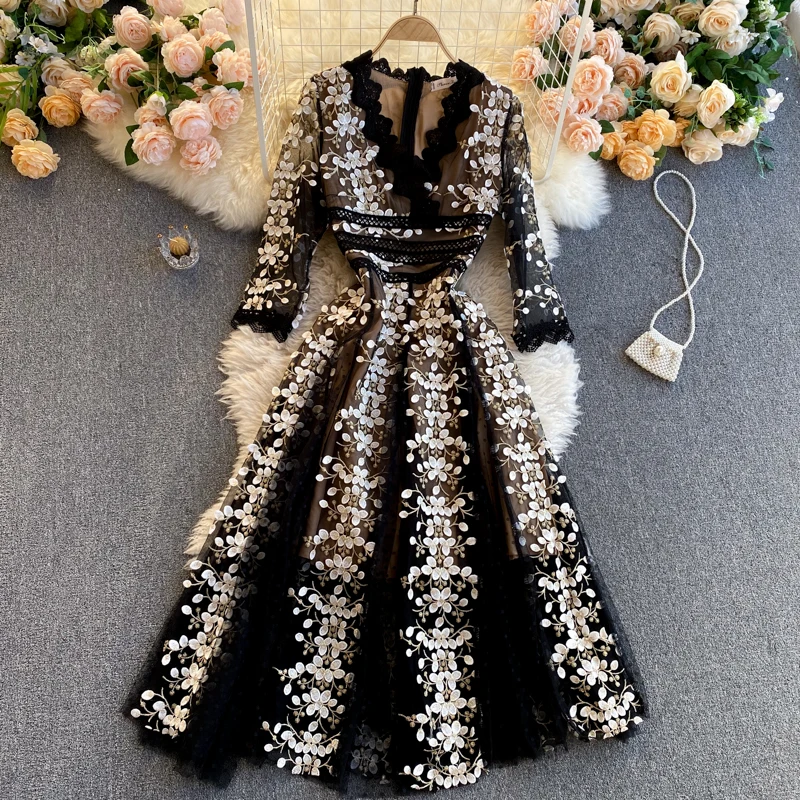 Fashion Runway Lady Embroidered Flower Long Dress Women V Neck Elegant Vintage French Mesh Patchwork Sweet Party Dress Vestidos