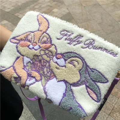 Bolso de moda de dibujos animados de Disney, bolso cruzado con bordado extraño de conejo Benny con flores, bolso de hombro para mujer