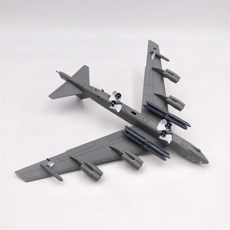 WLTK USAF B-52H Stratofortress Heavy Bomber with AGM-86 Cruise Missile 1/200 Diecast Aircraft Model