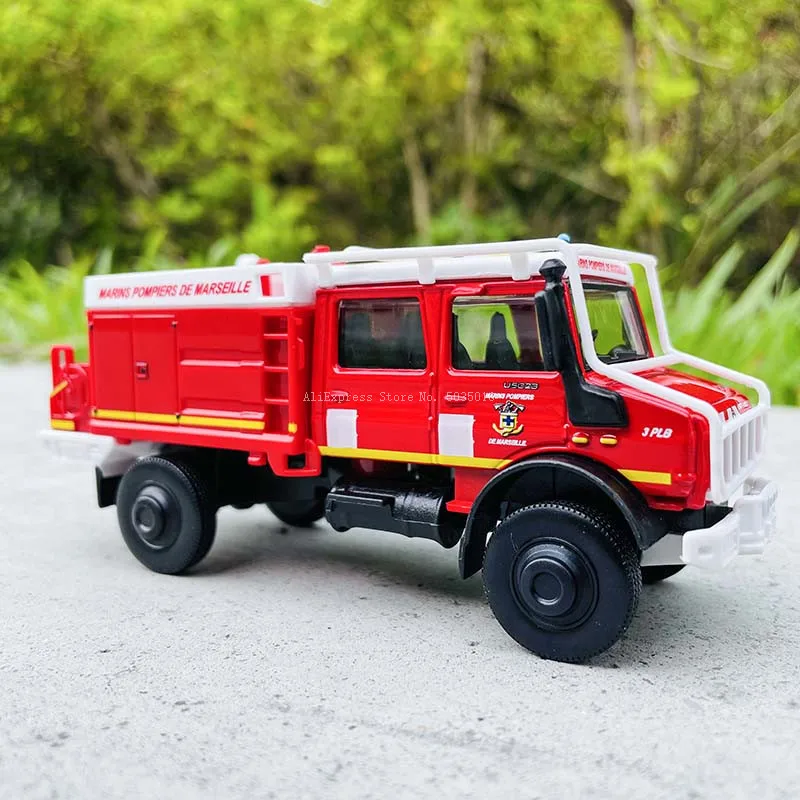 Bburago 1:50 Mercedes-Benz U5023 fire truck engineering vehicle die-casting metal children\'s toy gift simulation alloy car