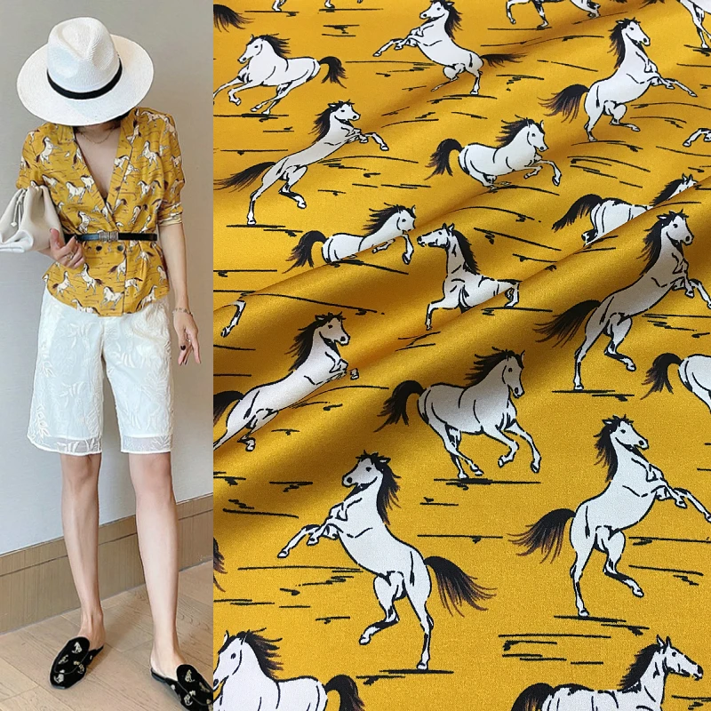 

Horse prints white and yellow background stretch digital printing fabric natural mulberry silk haute couture cloth dress sewing