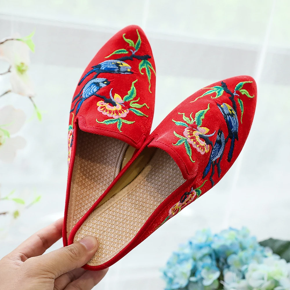 Veowalk Flock Cotton Fabric Women Embroidered Pointed Toe Flat Mules Slippers Retro Ladies Comfortable Embroidery Slides Shoes