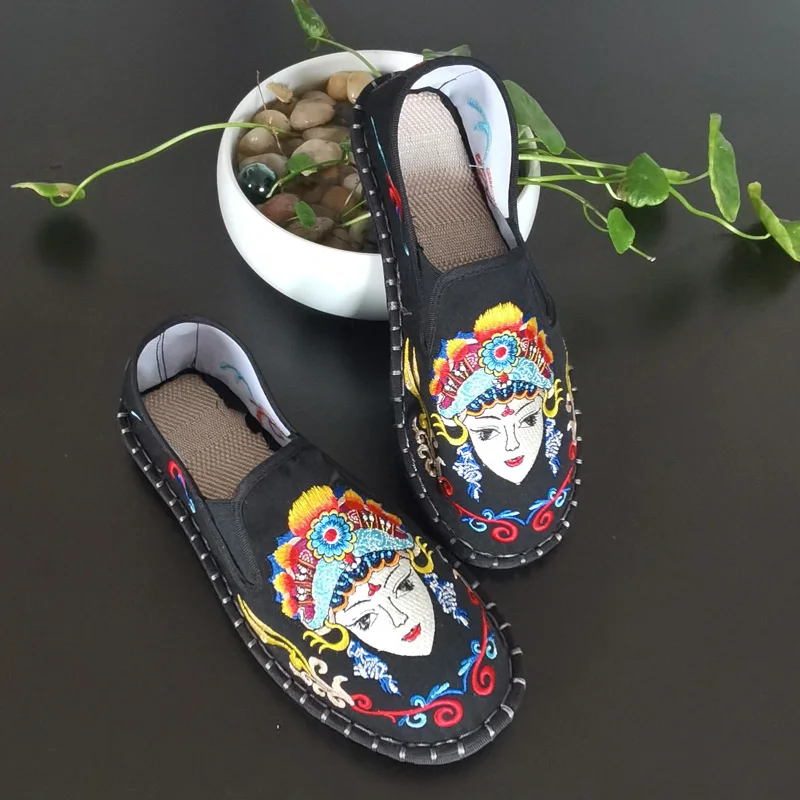 Chinese Traditional Embroidered Flats Shoes Women Classic Embroidery Womens Loafers Breathable Slip On Shoes Women Espadrilles