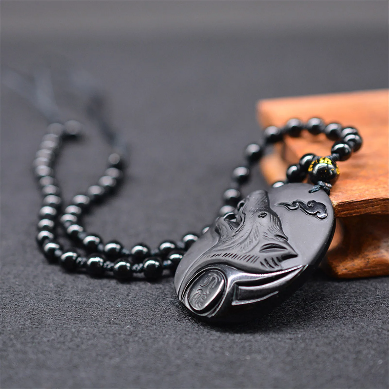 Obsidian Necklace Wolf Head Black Natural Stone Animal Howl Oval Carved Pendant Beaded Chain for Men and Women   Obdidian Amulet