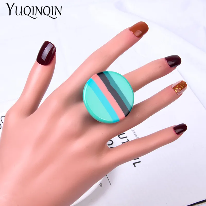 Fashion Colorful Resin Acrylic Rings Women\'s Round Big Finger Ring for Girls Simple Geometric Vintage Ring for Female Jewelry