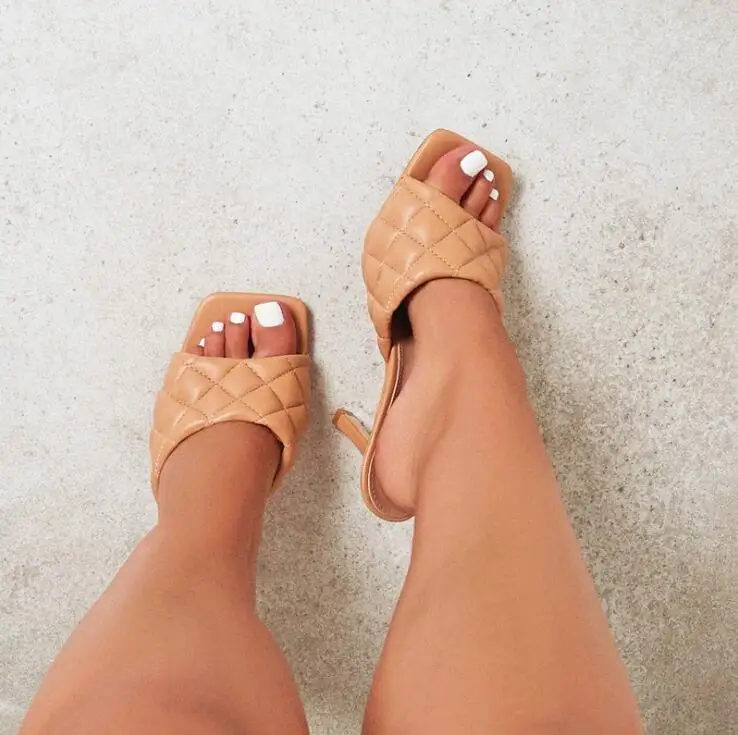 New 2020 Spring/summer Women PU Banquet Wild Leather Sandals Diamond Check Wine Glass with Leather Outdoor Wild Casual Slippers