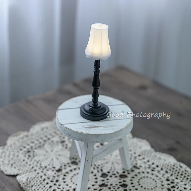 Neonates full moon mini desk small desk lamp restore ancient ways Europe type lovely photography scene tie-in little prop