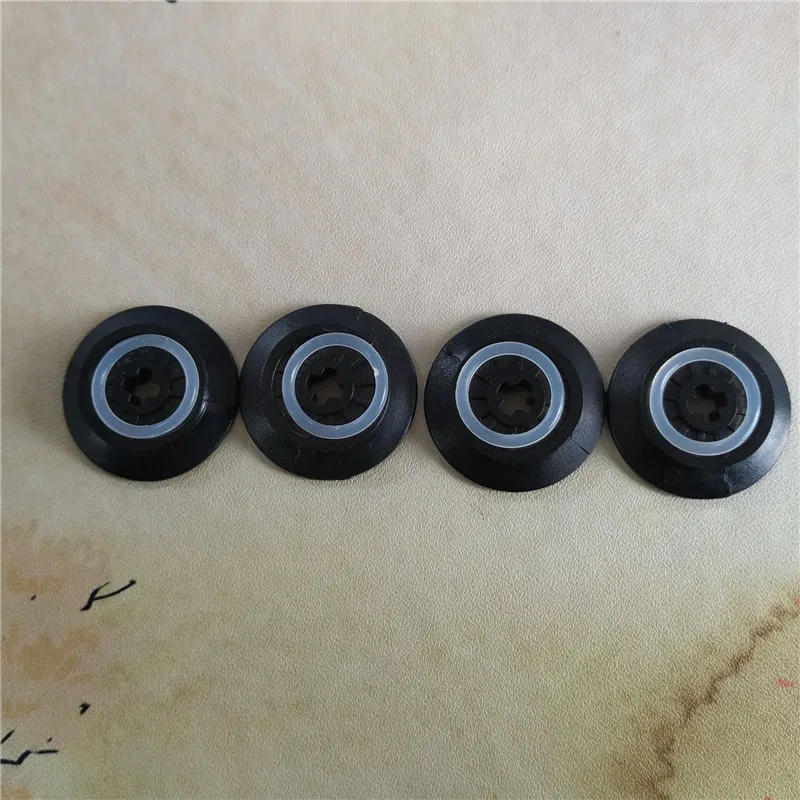 20Pcs/Lot Train Wheels with Axle Hole Parts For Train track Building Blocks Bricks DIY Education Toy Compatible with Train Parts