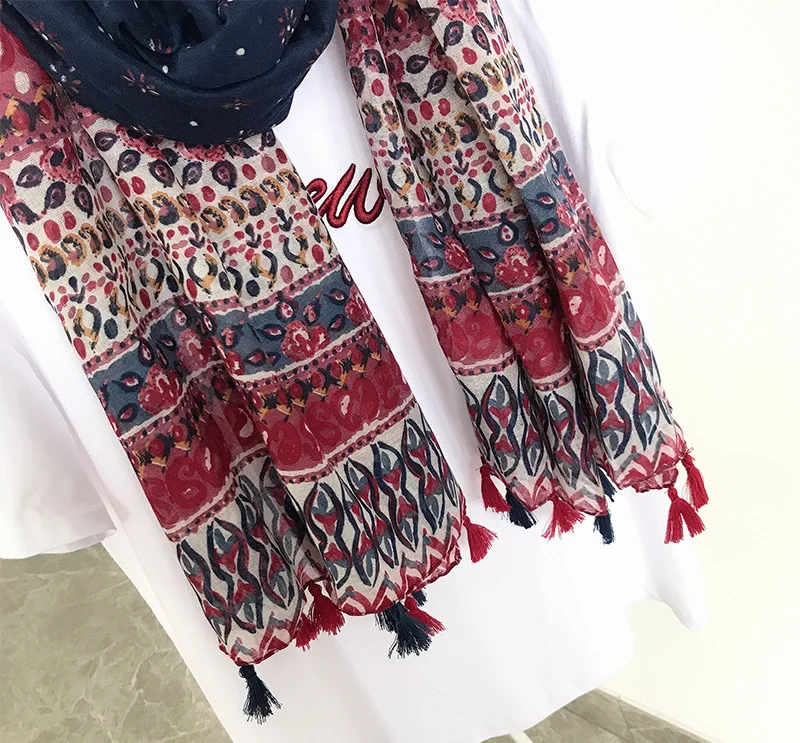 Fashion Head Scarf 2021 New Women Girls Spring Autumn Designer Long Bohemian Ethnic Soft Print Scarf Tassels Wrap Shawl Stole