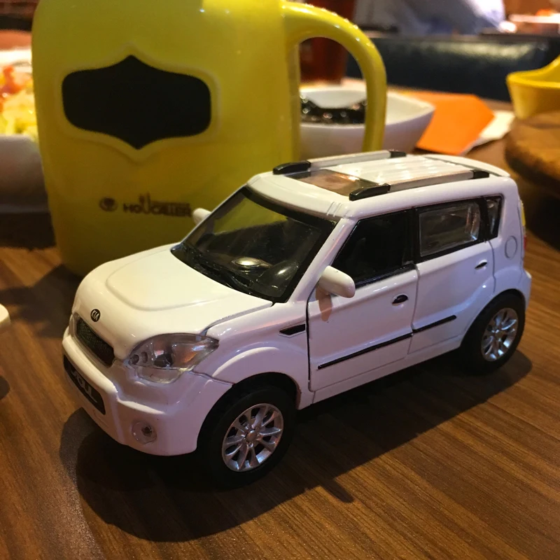 KIA SOUL-Mini Modelo de Carro Liga Infantil, Metal Fundido, Veículos de Brinquedo, Alta Simulação, Coleção de Som e Luz, Presente, 1:32