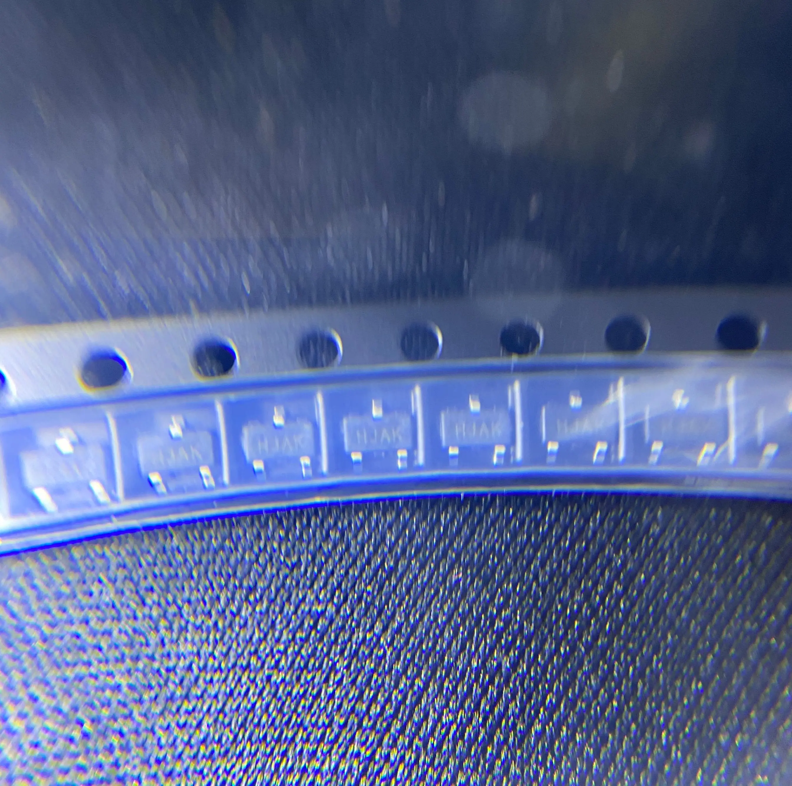 100 قطعة/الوحدة MCP1702T-3302E/CB MCP1703T-3302E/CB MCP1702T-5002E/CB SOT23 MCP1702T-5002E/MB SOT89 100% جديد وأصلي