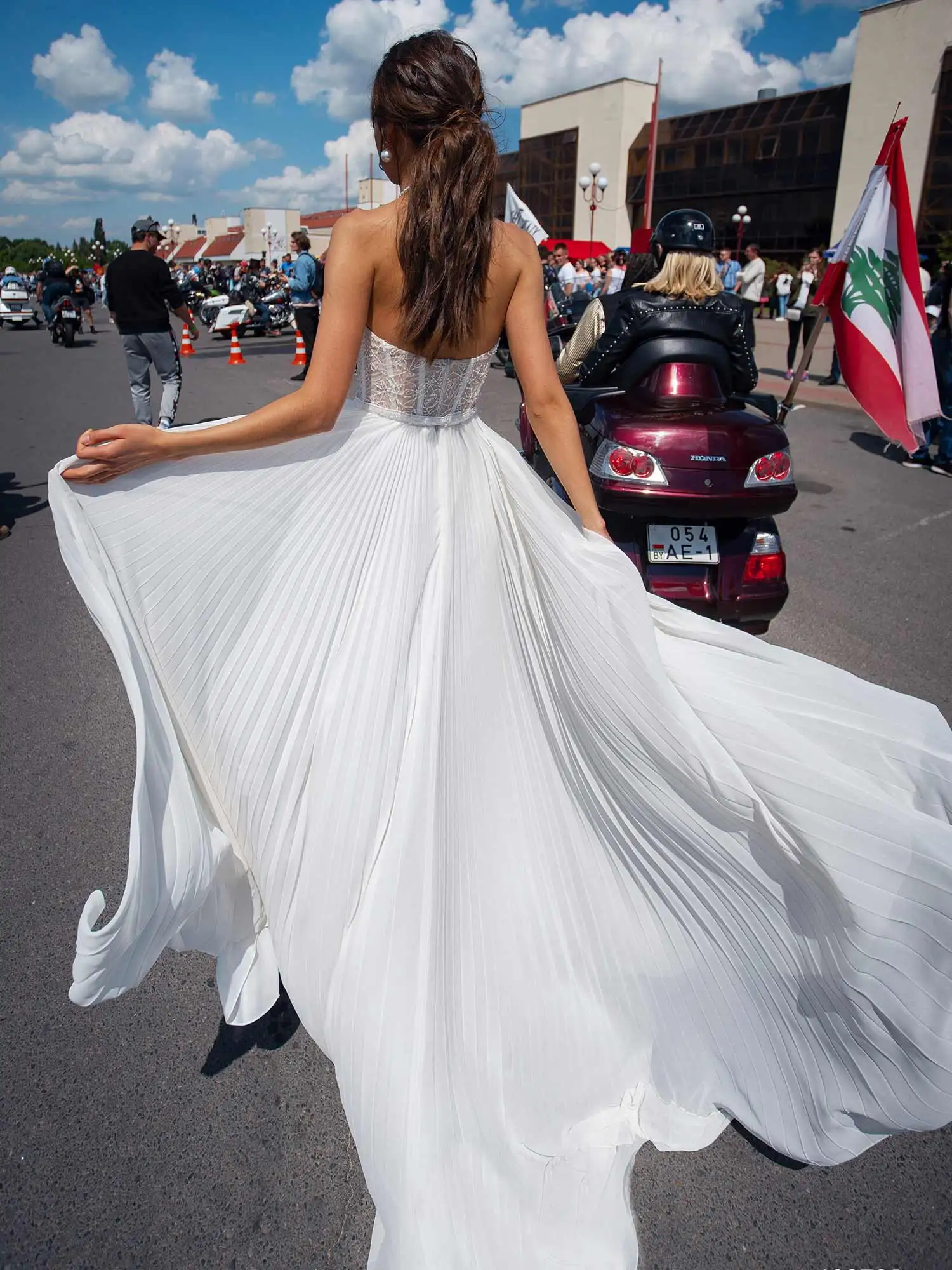 Vestidos de novia de línea A, vestidos de novia sexys de encaje con escote Corazón, vestidos de novia drapeados hechos A medida, Espalda descubierta, tren de barrido, vestido de novia de playa 2020