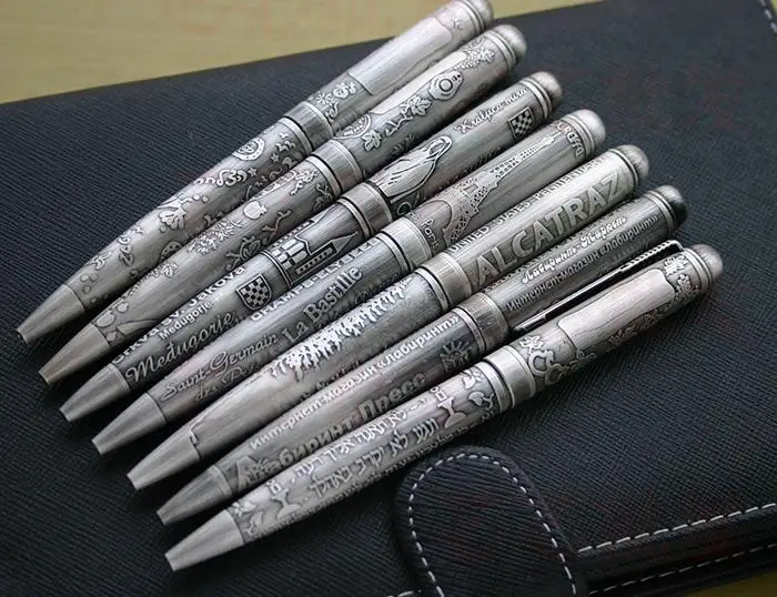 1pc Random Embossed Metal Signature Pen Rotating Gel Pen Century Wind Old Newspaper Style Business Pen Gift Pen