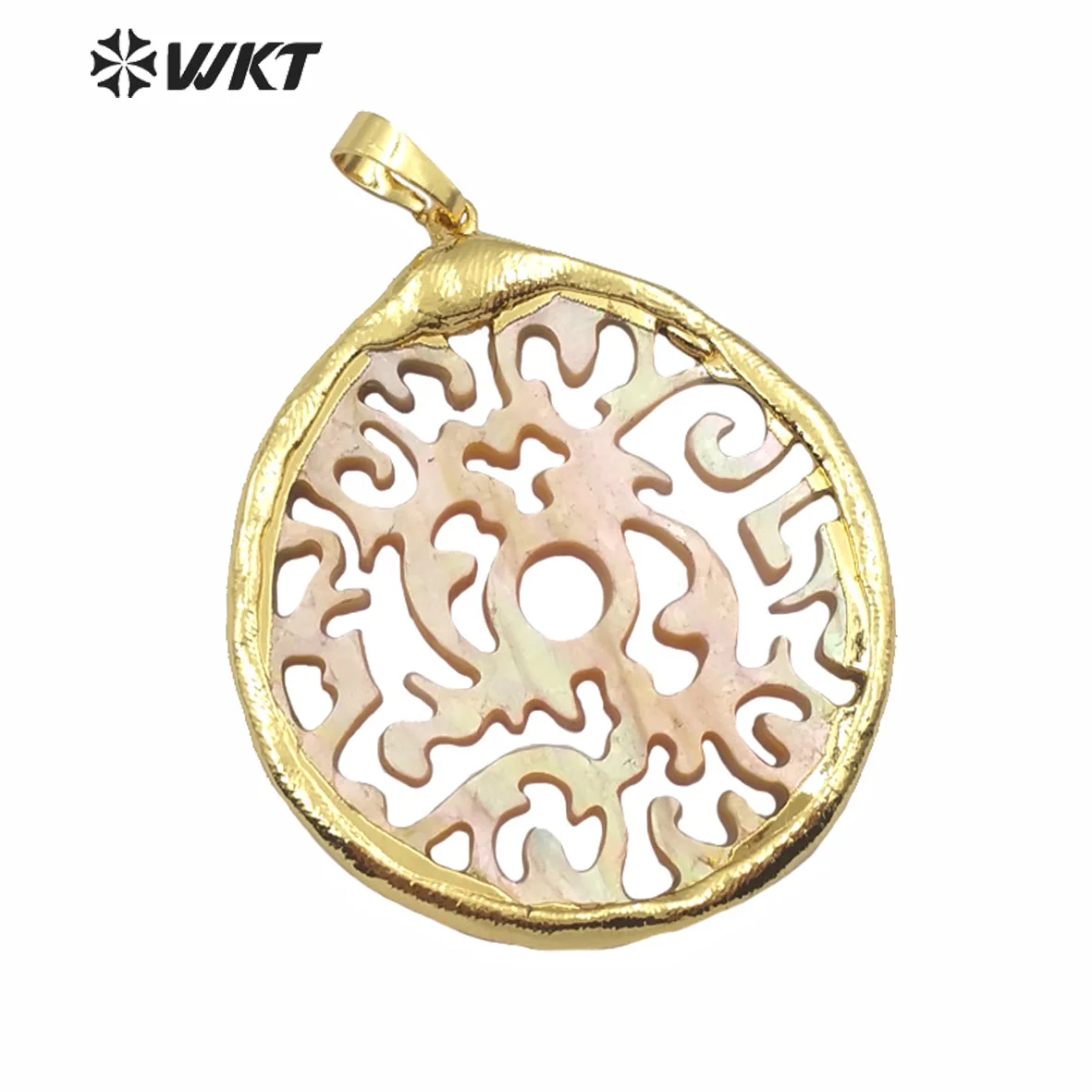 WT-JP151 WKT Natural Shell Special Hollow Pattern Gold Electroplated Circular Pendant Women Fashion Necklace Jewelry