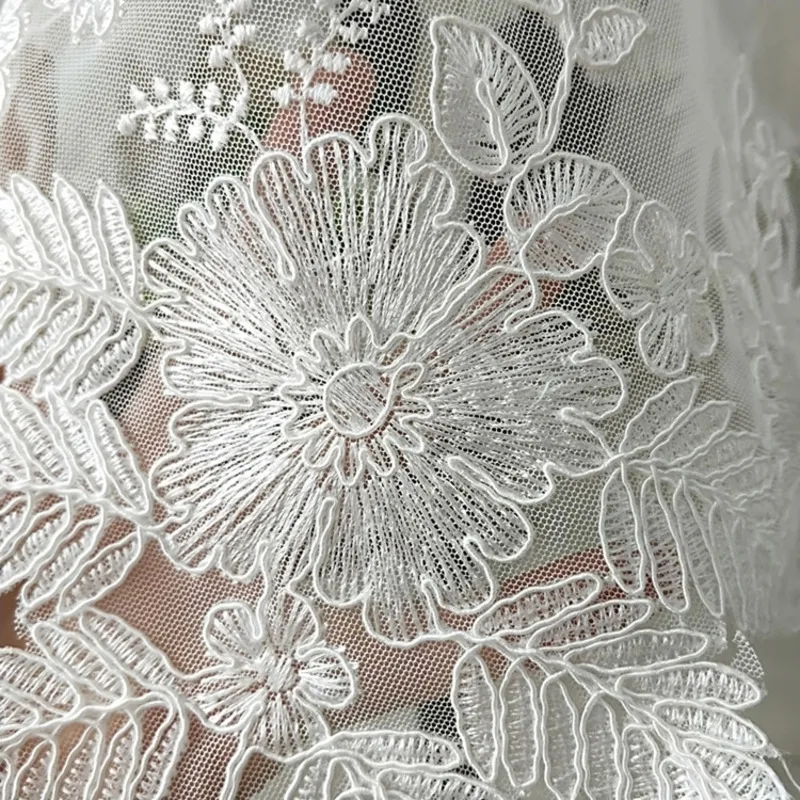 European Lace Fabric Seiko Flower Embroidery Tablecloth Dust Cloth Balcony Small Round Table Tapete Christmas Wedding Decoration