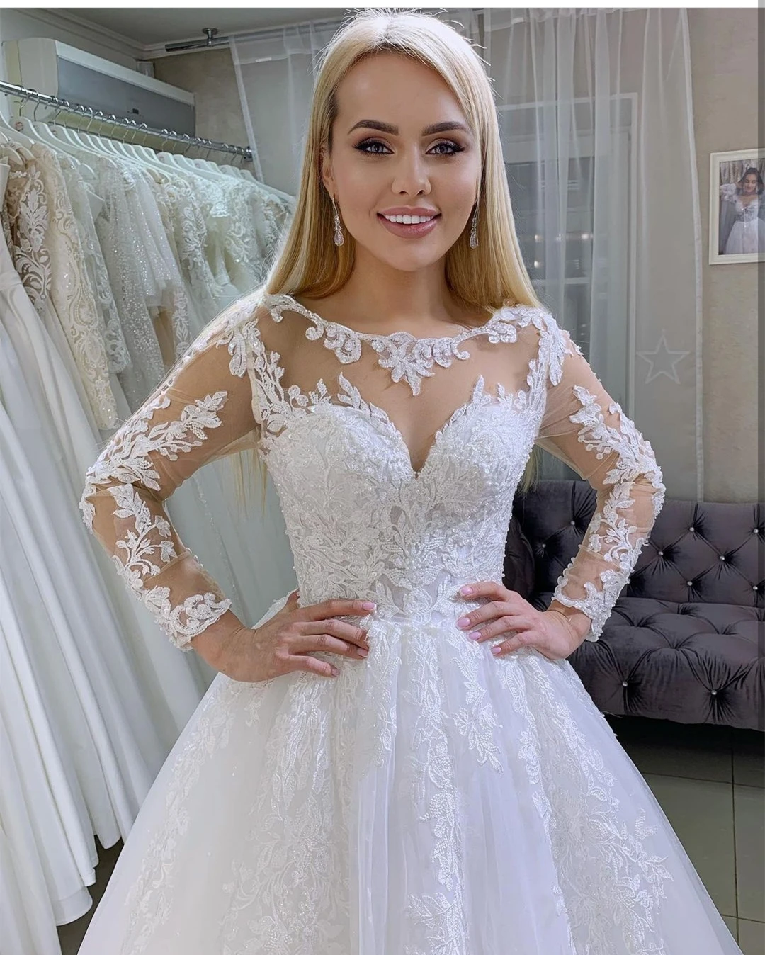 Vestido de novia de tul A la moda, escote en forma de corazón, manga larga, apliques bordados, largo hasta el suelo