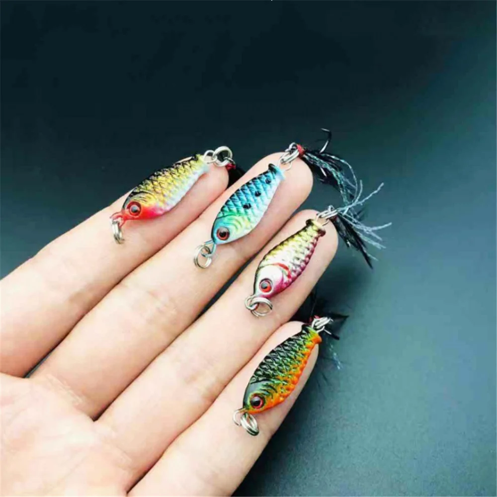 1Pcs Mini Metal Spinner Jig Fishing Lure 3cm 4.9g 3D Eyes Saltwater Jigging Lead Hard Bait with Feather Treble Hook Carp Tackle