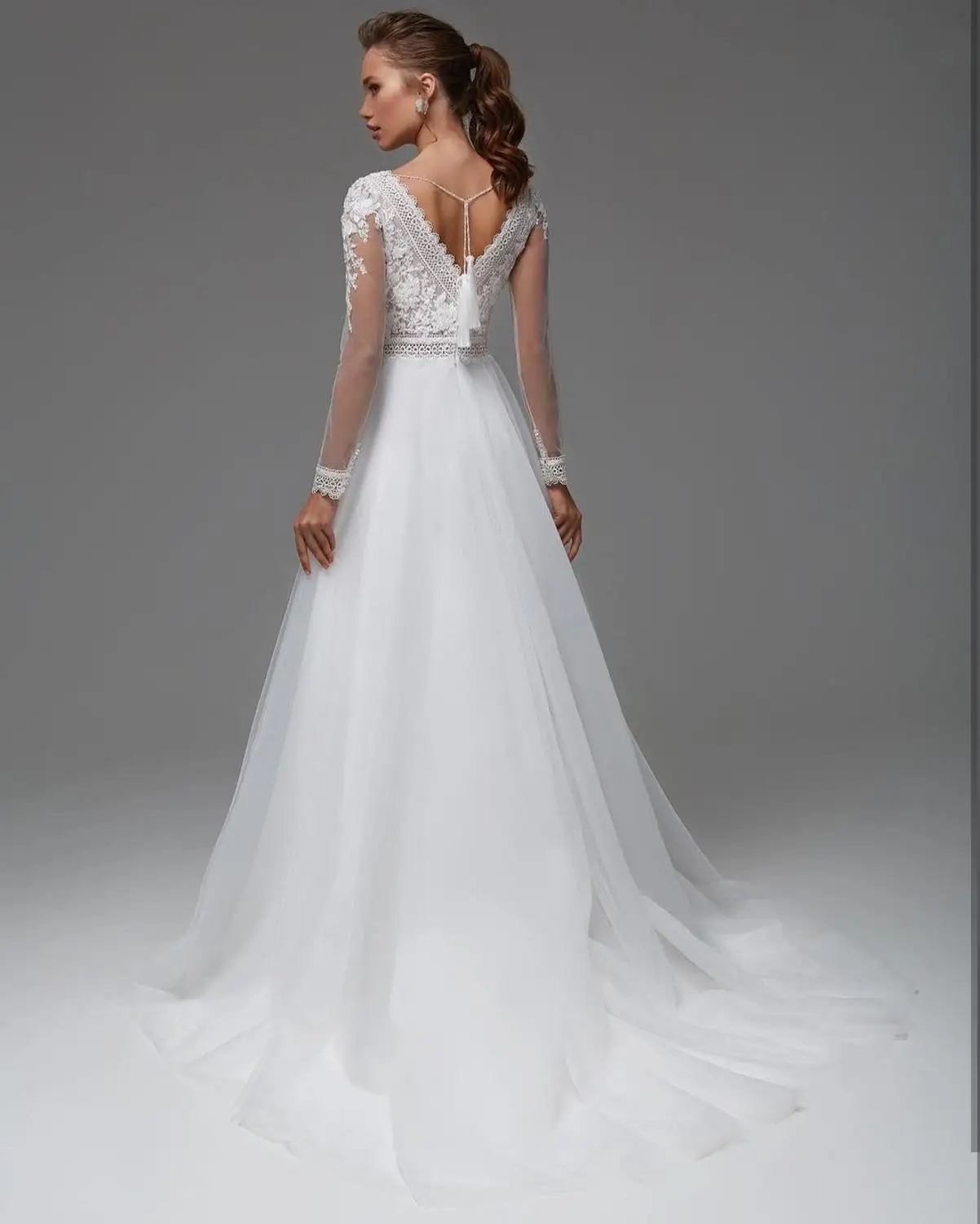 Abito da sposa splendida A-Line scollo a v profondo Appliques di pizzo illusione Tulle lunghezza del pavimento Sweep Train abiti da sposa formali su misura