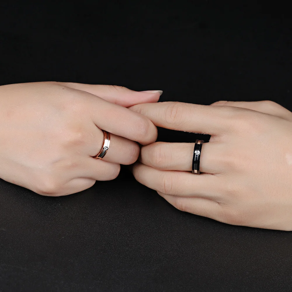 Gold /Black Color Stainless Steel Crystal Couple Ring And Write Romantic Words 