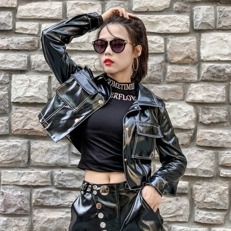 Stil Punk Frauen Kurze Helle Pu Leder Jacke Taschen Motorrad Biker Faux Leder Mantel Mode Einreiher Fracht Jacken