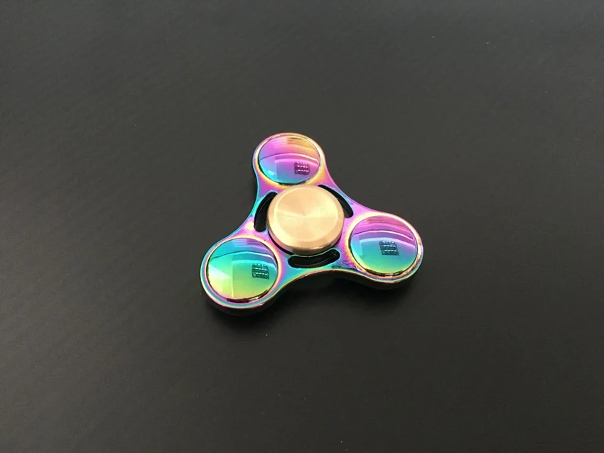 Adult anti-stress toy men's gift metal zinc alloy rotating toy UFO triangle leaf finger gyro new colorful fingertip gyro