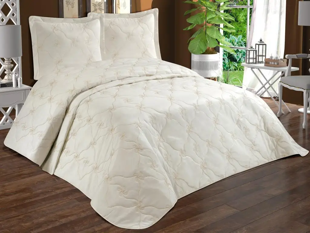 Wedding ring Quilting Double Bed Cover Cream