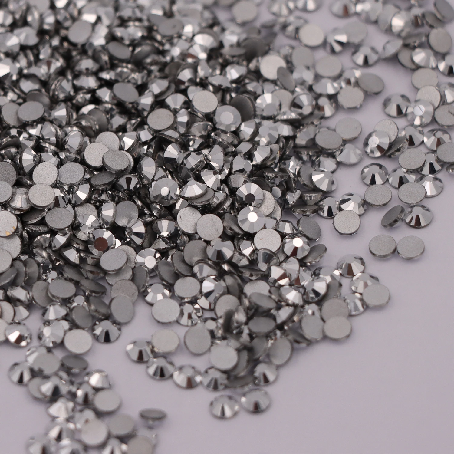 

Silver Hematite / Labrador Flat Back Non Hotfix Crystal Stones Nail Art Glue On Rhinestones High Quality