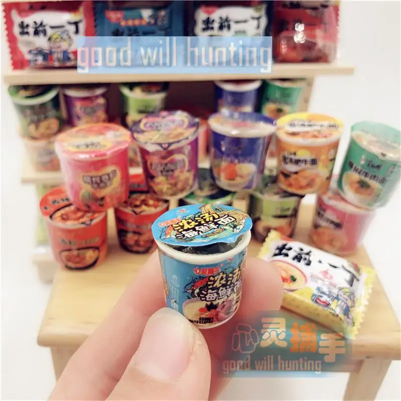 

1pcs 1.9cm 1:12 Miniature drums of instant noodles with food fork Mini Chinese Instant Noodles for dollhouse decor kitchen Toys