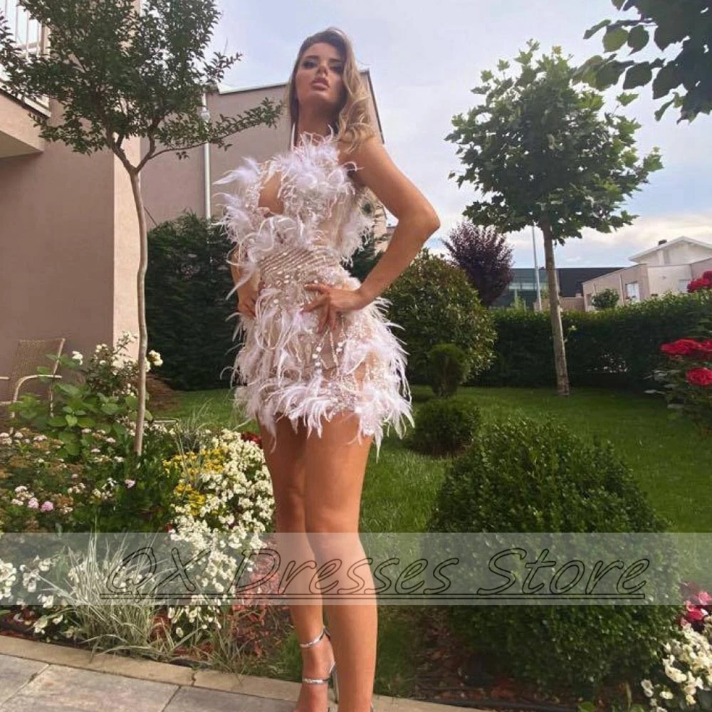 Customized 2022 Sexy V-neck Feather Homecoming Gowns Elegant Sparkle Beads Mini Cocktail Dresses Sleeveless Short Mermaid Women