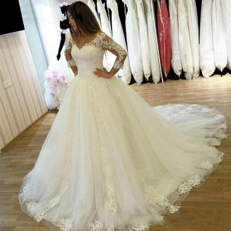 Luxury Long Sleeve Ball Gown Wedding Dresses Appliques Court Train Lace up Bridal Gowns Princess Plus Size Bride Wedding Gowns