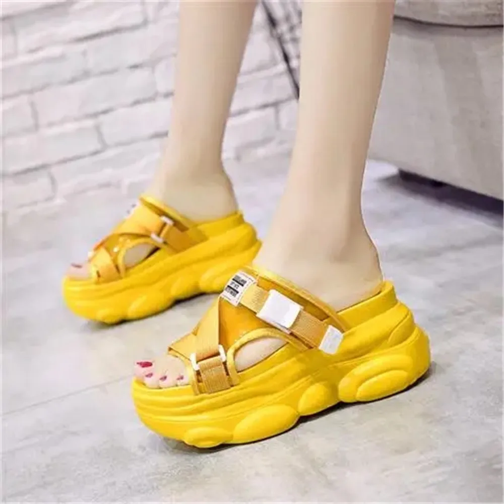 

2024 New Women Summer Outside Flip Flops Chunky Platform Sandals Open Toe Breathable Thick Sole Slippers White Beach Shoes Woman