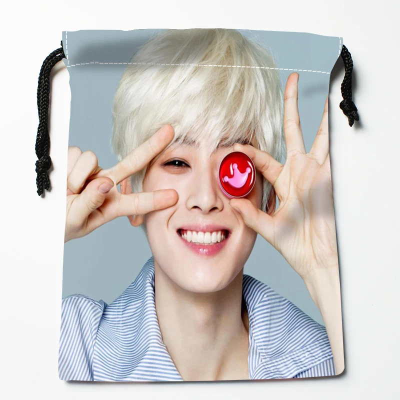 KPOP Cha EunWoo Drawstring Bags Print 18X22CM Soft Satin Fabric Resuable Storage Storage Clothes Bag Shoes Bag 0303