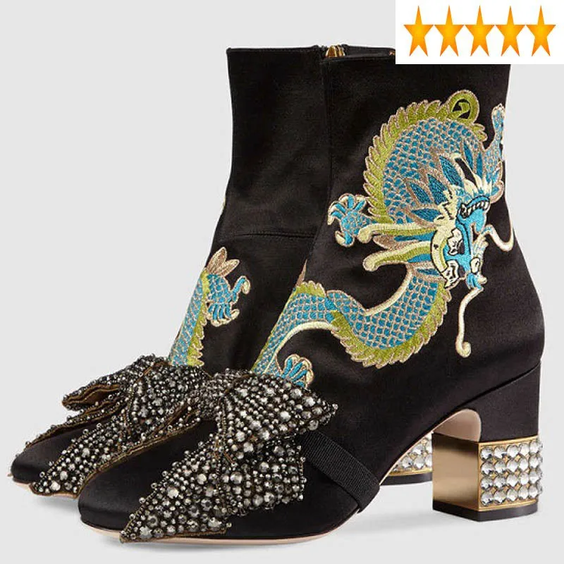 

Dragon Women Embroidery Vintage Silk Ankle Design Runway Diamonds Bowknot Boots Sequare Toe Block High Heels Shoes