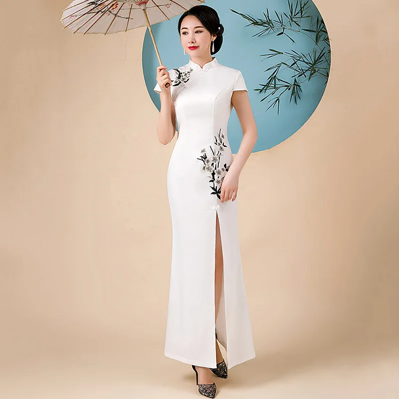 

White Satin Cheongsam Sexy Embroidery Floral Short Sleeve Qipao Lady Vintage Button Chinese Dress Slim Long Vestido Oversize 3xl