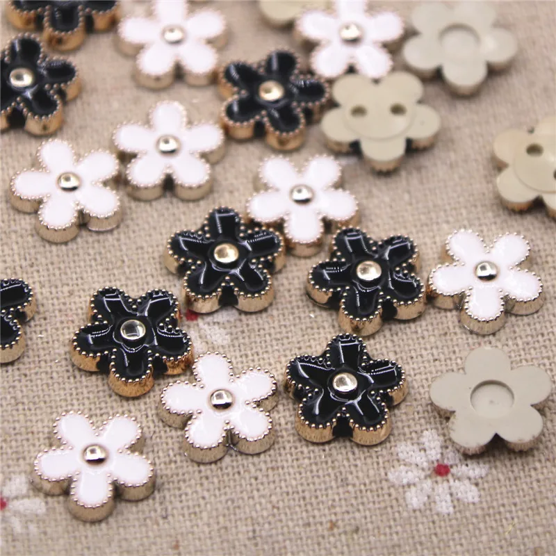 50pcs 14mm Flower Black/White Flat back Button Cute Home Garden Crafts Cabochon Scrapbooking Clothing Accessories