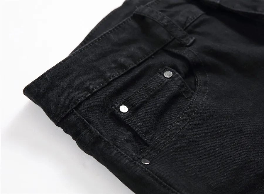 Jeans Slim Fit Uomo In Denim Elasticizzato, Nero Con Ricamo Rosa E Strappi, Moderno E Sostenibile