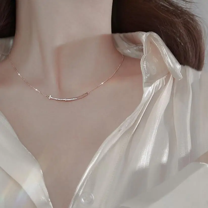 0.9Ct مويسانيتي Chocker قلادة 925 Stelring الفضة النساء الرائعة مختبر الماس ابتسامة بار قلادة مجوهرات حفلات الزفاف