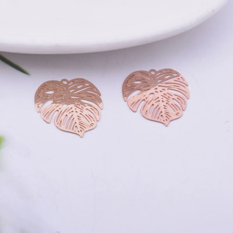 50 Stück AC11507 18mm lackierte Messing-Monstera-Blätter-Anhänger, tropische Blatt-Anhänger für Schmuck und Ohrringe – Detail 8