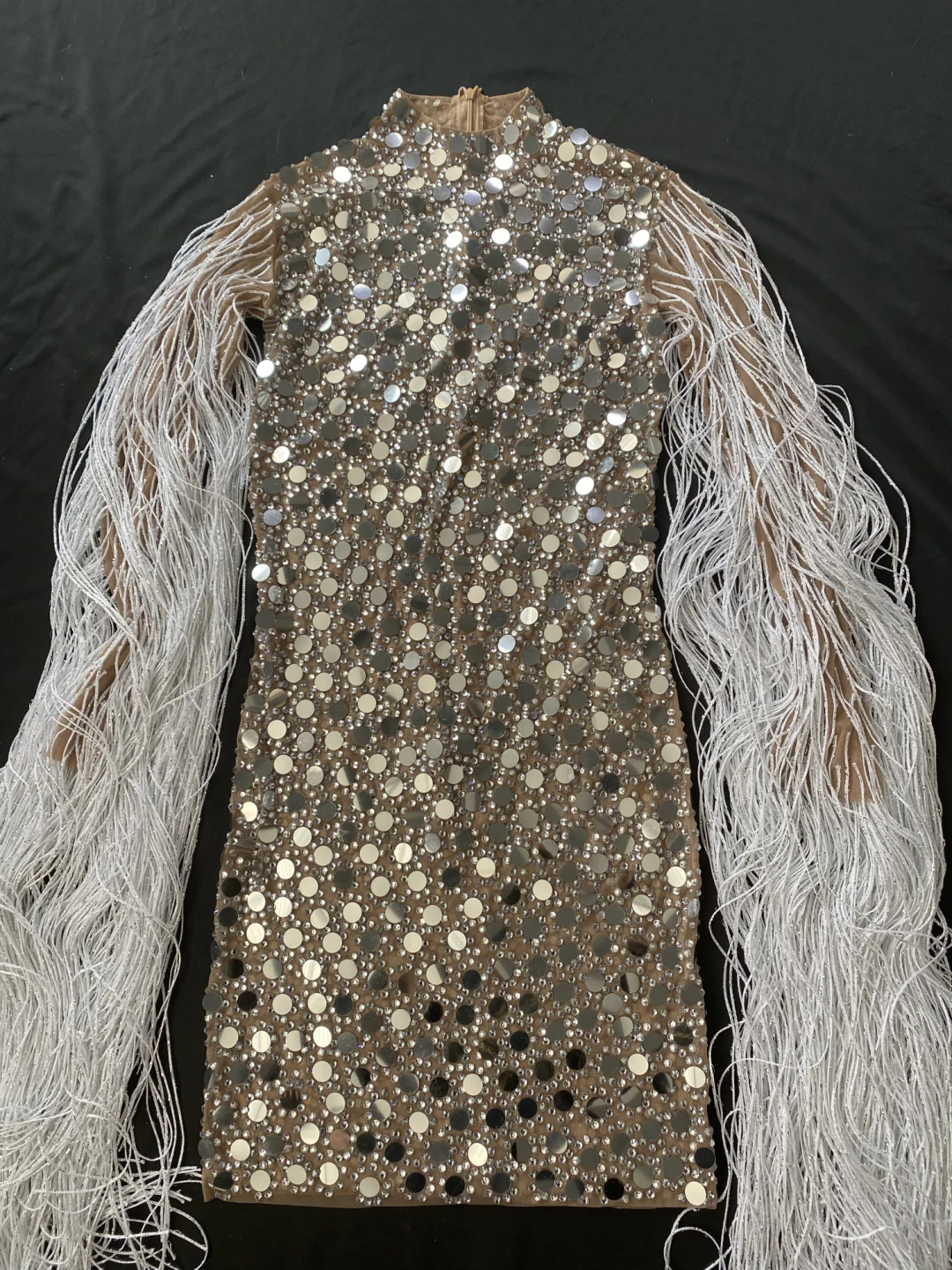 Vestido curto de lantejoulas com strass e borla, traje de cantora feminina, traje de dança noturna, comemoração do baile, festa de aniversário, palco